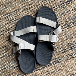 Chaco’s womens Chillos Slides size 10